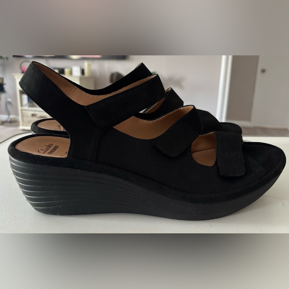 Women’s 11W Clarks 3-Strap Black Wedges